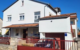 Apartments With A Parking Space Valbandon, Fazana - 15386